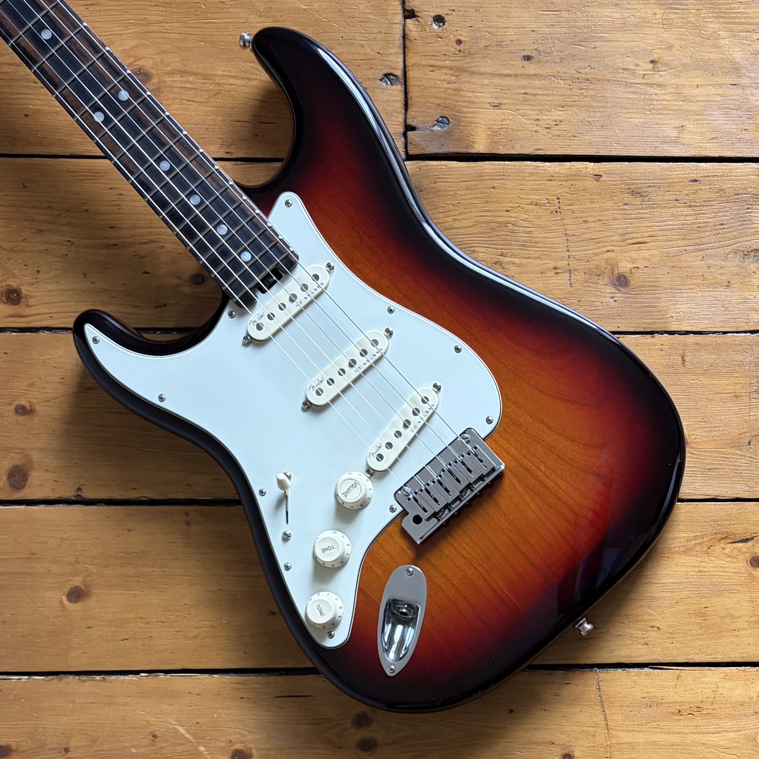 Fender American Elite Stratocaster with Ebony Fretboard Left-Handed 2019 Sunburst