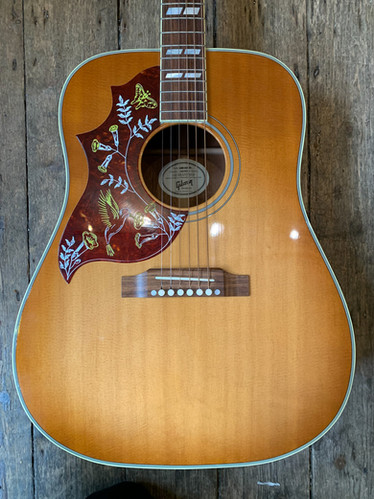 Gibson 2011 Gibson Hummingbird Acoustic Left Handed model. Pale Sunburst & Case