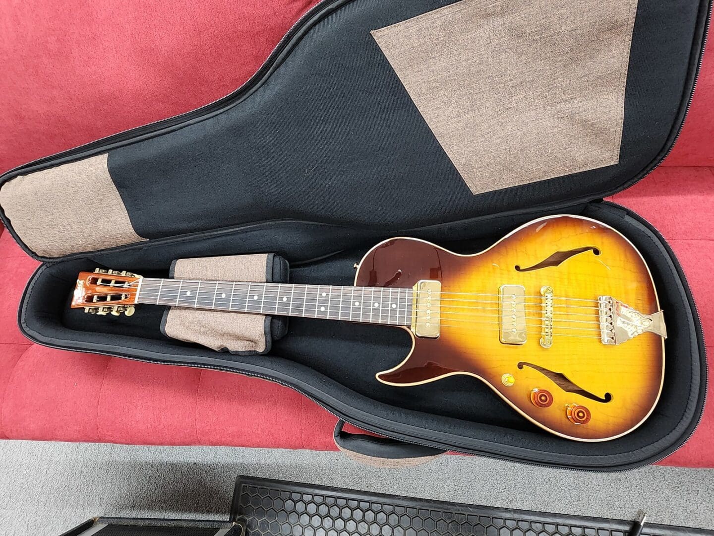 B and G Little Sister Left Handed Guitar Burst Gold Hardware w/ Bag