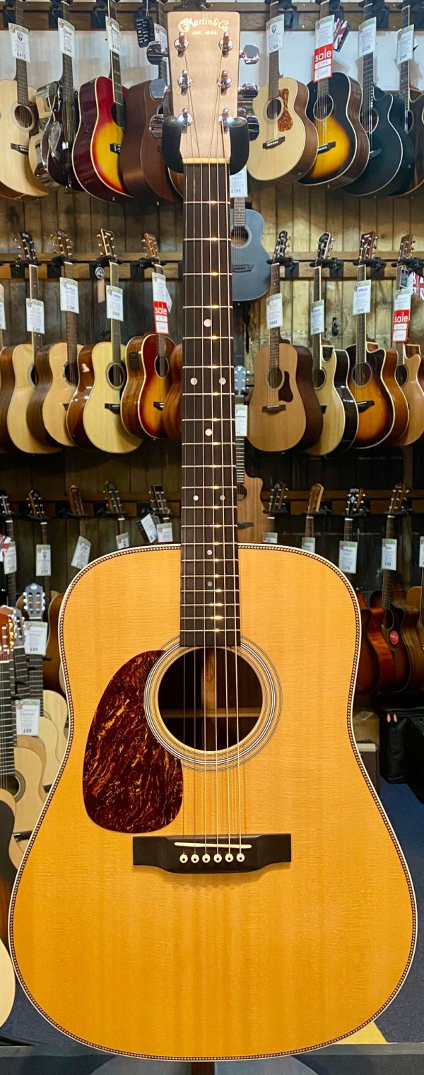 Martin 2004 HD-28 Left-Handed Dreadnought, Natural Gloss (Pre-Owned)