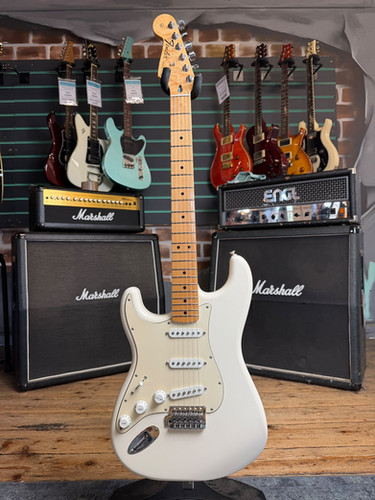 Fender Mexican Standard Stratocaster Arctic White 2017 Left-Handed Electric Guit